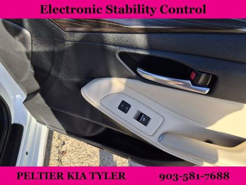 Used 2019 Toyota Avalon XLE w/ Moonroof Package image 17