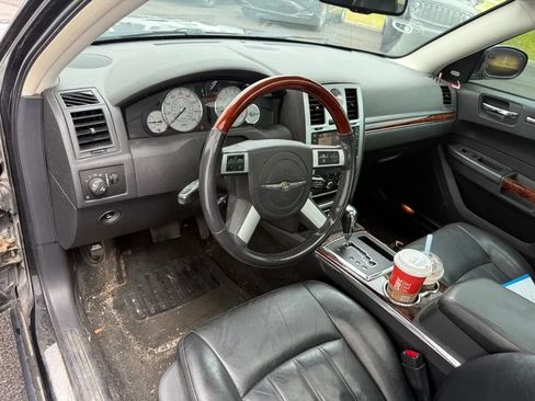 Used 2009 Chrysler 300 C w/ Luxury Group II AWD/4WD image 12