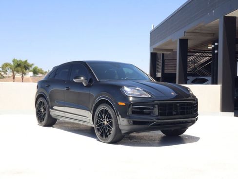 Certified 2025 Porsche Cayenne Coupe w/ Premium Package Plus AWD/4WD image 7