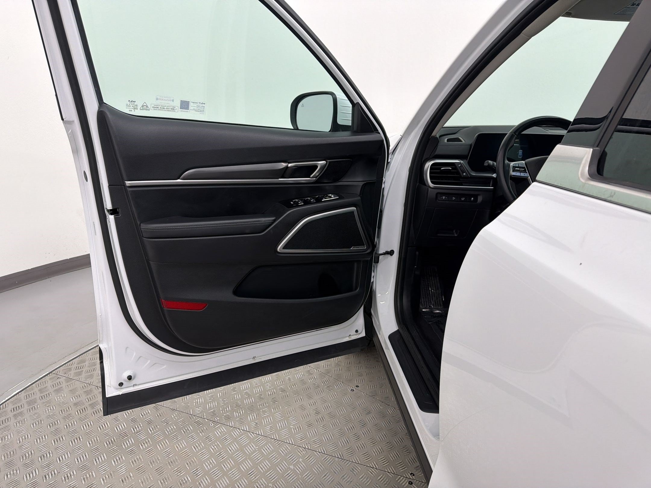 Used 2025 Kia Telluride S AWD/4WD image 13