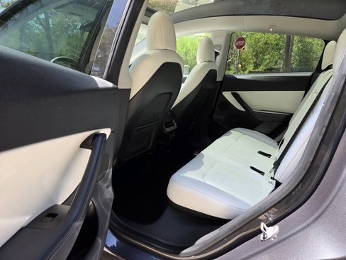 Used 2021 Tesla Model Y 2WD image 26