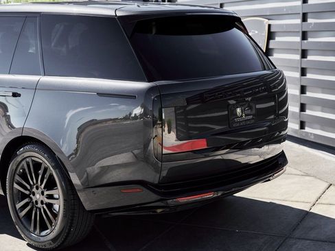 Used 2024 Land Rover Range Rover SE AWD/4WD image 9