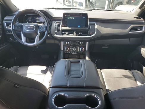 Used 2024 GMC Yukon SLT image 11