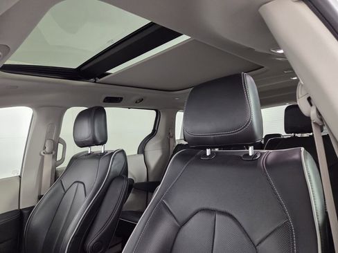 Certified 2024 Chrysler Pacifica Limited image 24