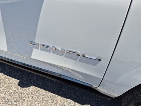 Used 2023 GMC Yukon Denali Ultimate image 22