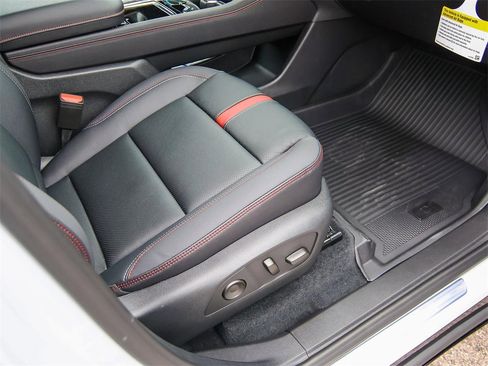 New 2026 Chevrolet Traverse RS w/ LPO, Floor Liner Package image 16