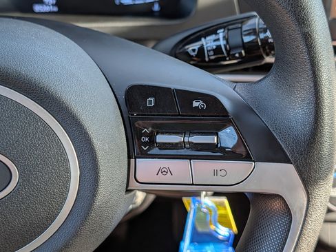 Used 2024 Hyundai Elantra SE FWD image 29