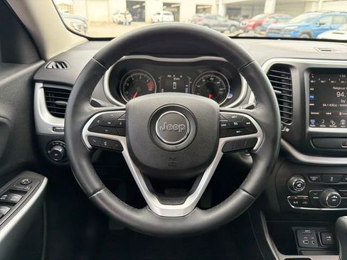 Used 2018 Jeep Cherokee Latitude Plus image 10