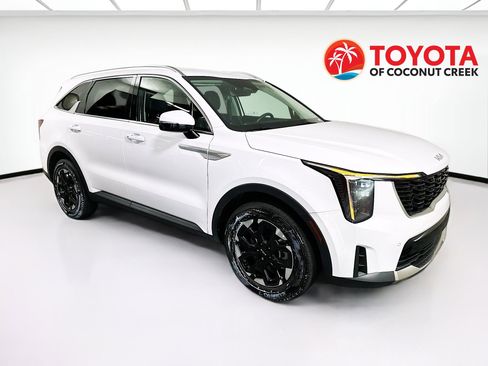 Used 2025 Kia Sorento S FWD image 1