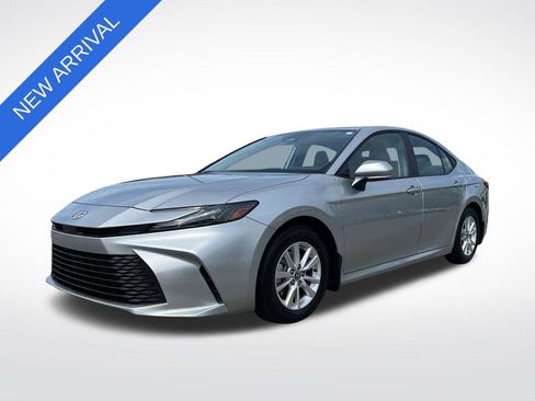 Used 2025 Toyota Camry LE w/ Convenience Package image 7