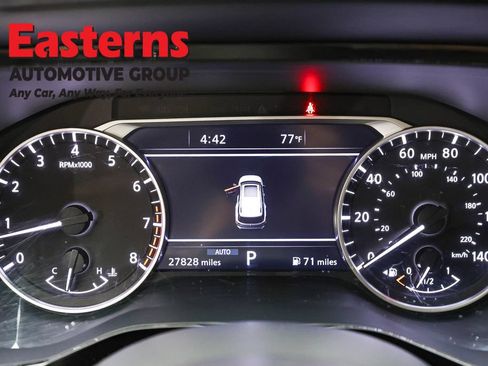 Used 2022 Nissan Pathfinder SL AWD/4WD image 18