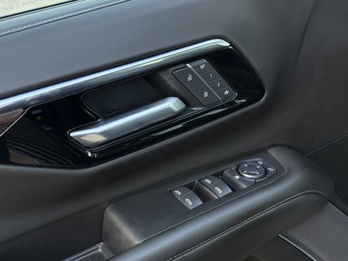 Used 2025 Chevrolet Suburban LT image 27