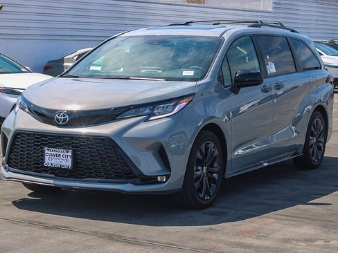New 2026 Toyota Sienna XSE FWD image 3