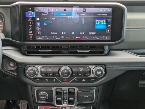 Used 2024 Jeep Gladiator Mojave AWD/4WD image 18