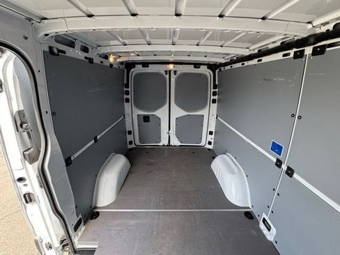 Used 2021 Mercedes-Benz Sprinter 2500 image 16
