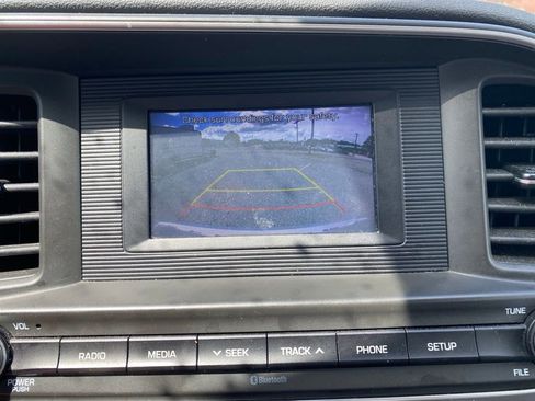 Used 2019 Hyundai Elantra SE FWD image 14