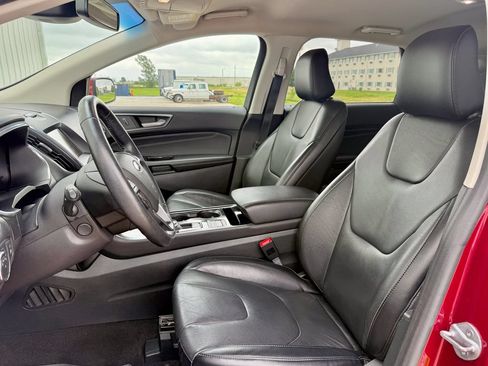 Used 2019 Ford Edge Titanium w/ Cold Weather Package FWD image 11