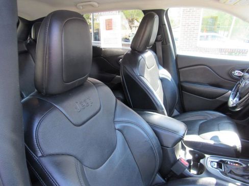 Used 2020 Jeep Cherokee Limited AWD/4WD image 31