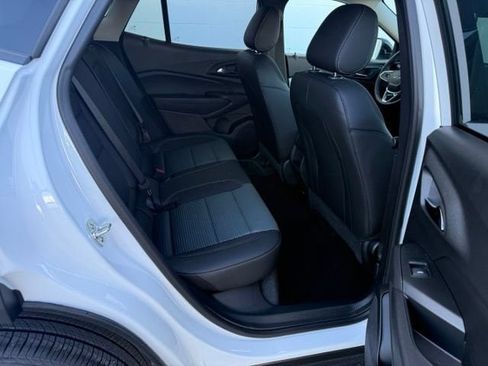 Used 2026 Chevrolet Trax LT w/ Midnight Edition FWD image 10