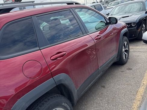 Used 2015 Jeep Cherokee Trailhawk w/ Comfort/Convenience Group AWD/4WD image 9