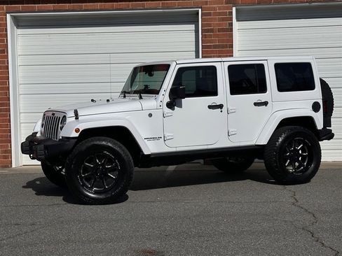 Used 2017 Jeep Wrangler Unlimited Sahara image 8