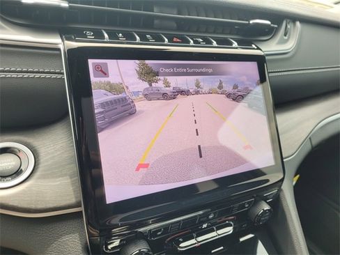 New 2025 Jeep Grand Cherokee Limited image 33