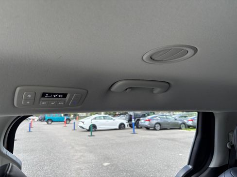 Used 2026 Kia Carnival FWD image 24