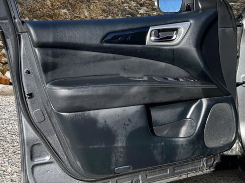 Used 2020 Nissan Pathfinder S image 20