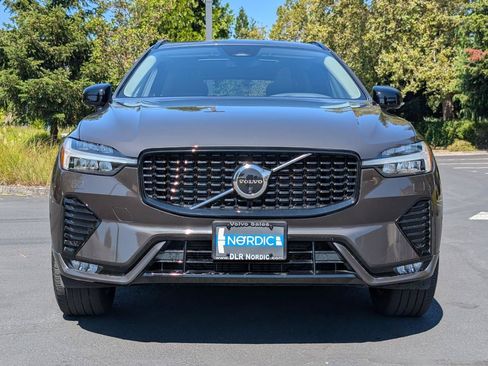 Used 2025 Volvo XC60 B5 Plus AWD/4WD image 2
