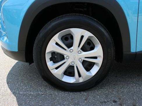 Certified 2025 Chevrolet Trax LS FWD image 23