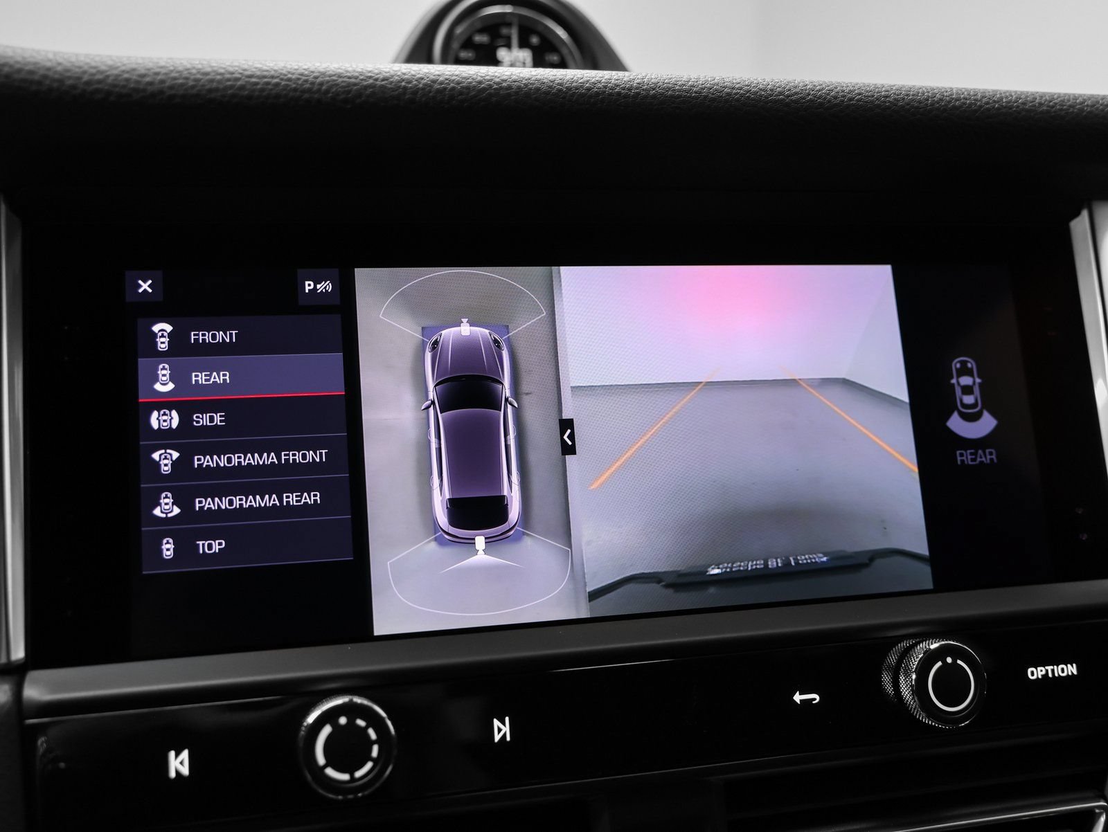 Certified 2026 Porsche Macan AWD/4WD image 40
