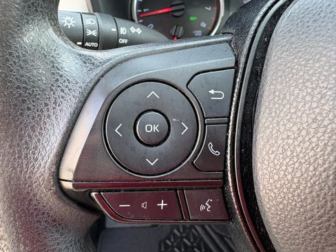 Used 2020 Toyota RAV4 XLE w/ Convenience Package FWD image 13