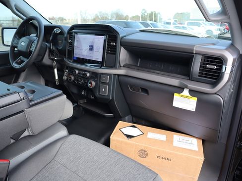 New 2025 Ford F150 XL w/ Equipment Group 103A High image 27