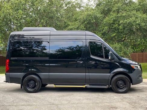Used 2024 Mercedes-Benz Sprinter 2500 image 8