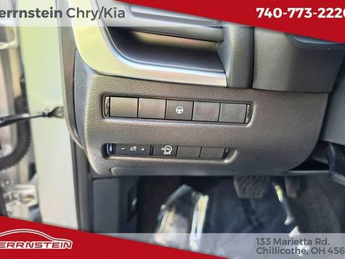 Used 2023 Nissan Rogue SV image 18