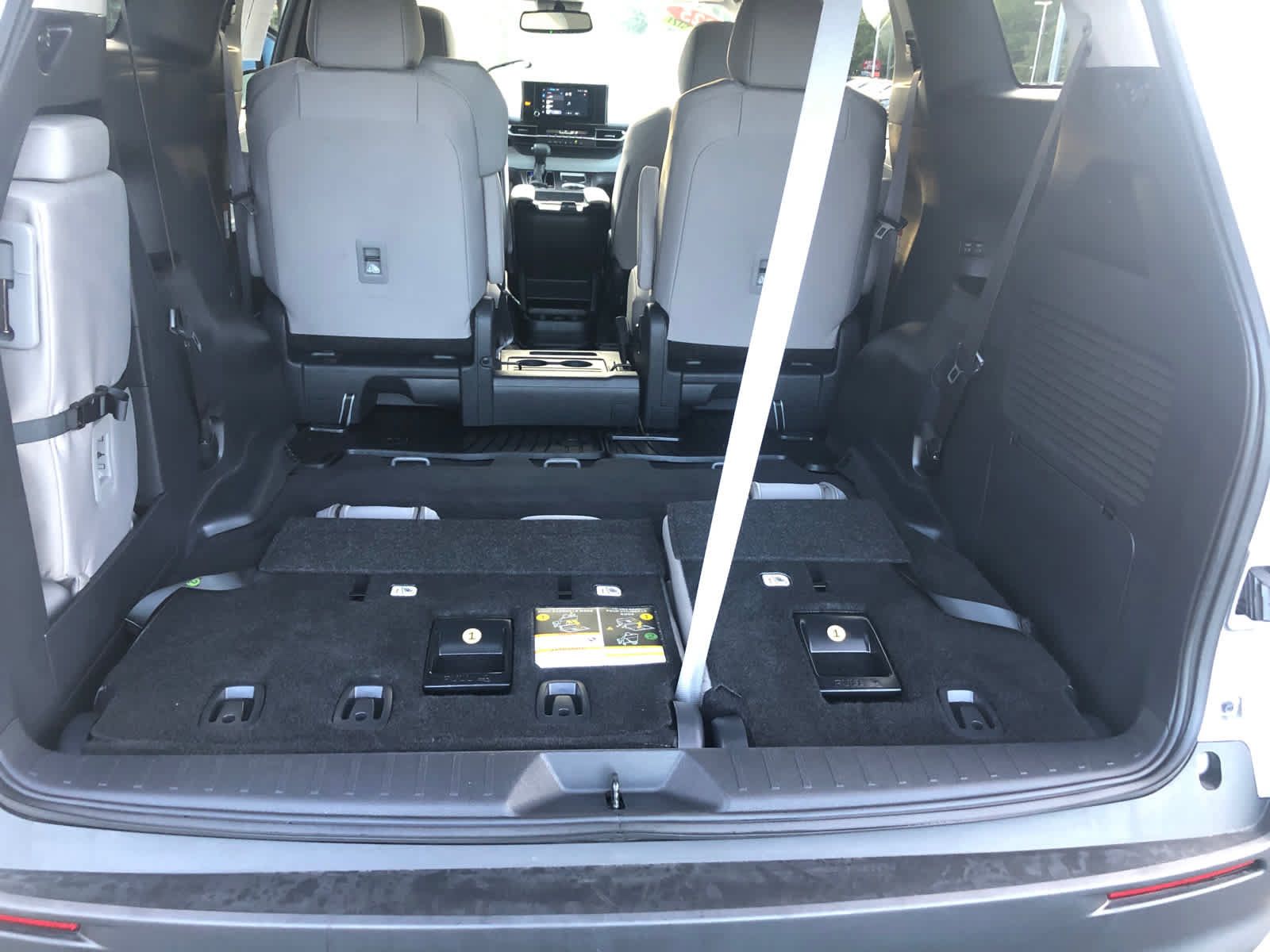 Certified 2025 Toyota Sienna LE w/ LE Plus Package FWD image 31