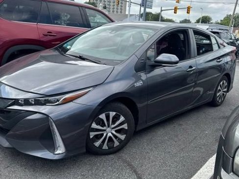 Used 2022 Toyota Prius Prime LE FWD image 3