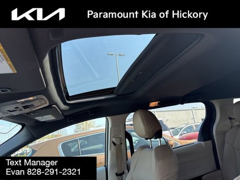 Used 2021 Toyota Sienna XLE image 8