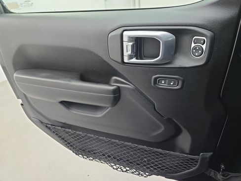 Used 2021 Jeep Wrangler Unlimited Islander image 26