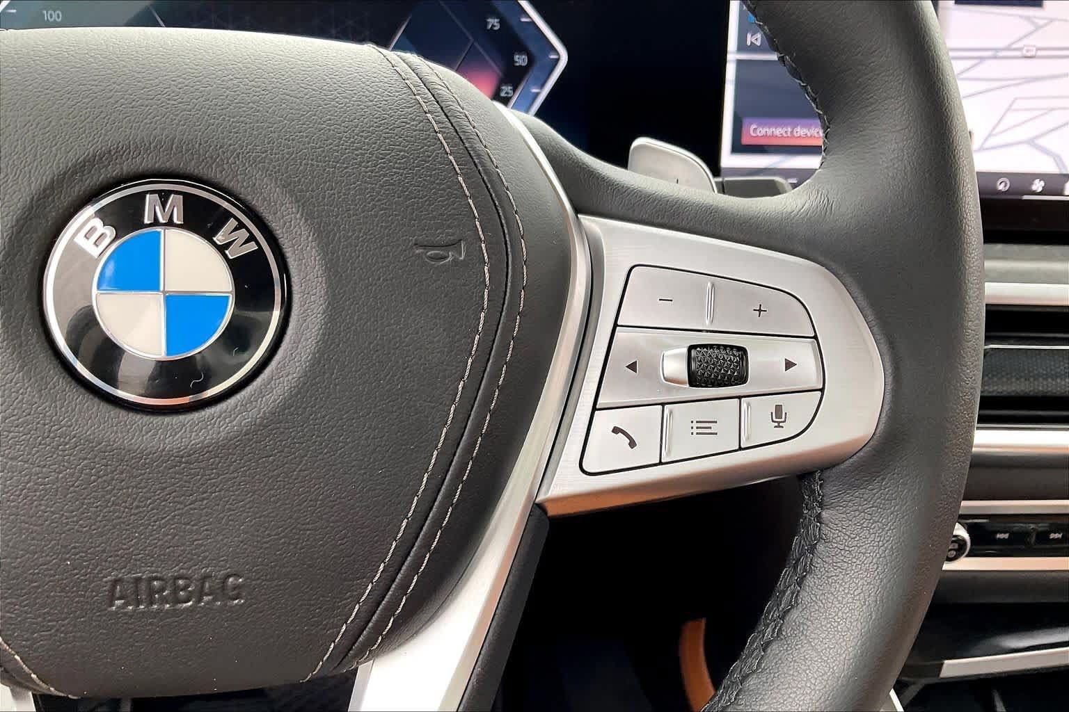 Used 2025 BMW X7 xDrive40i w/ Premium Package AWD/4WD image 27