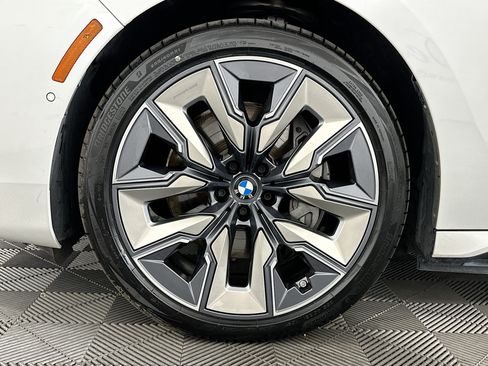 Used 2023 BMW i7 xDrive60 w/ Executive Package 2 AWD/4WD image 35