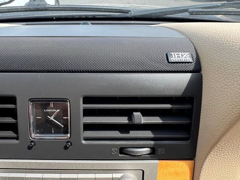 Used 2010 Lincoln Navigator 4WD image 22