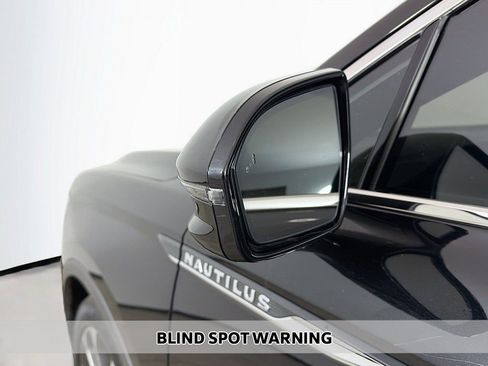 Used 2022 Lincoln Nautilus Reserve image 5