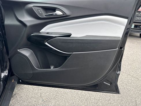 Certified 2025 Chevrolet Trax LT w/ LT Convenience Package image 14