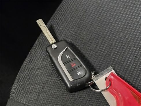 Used 2019 Toyota RAV4 LE image 31