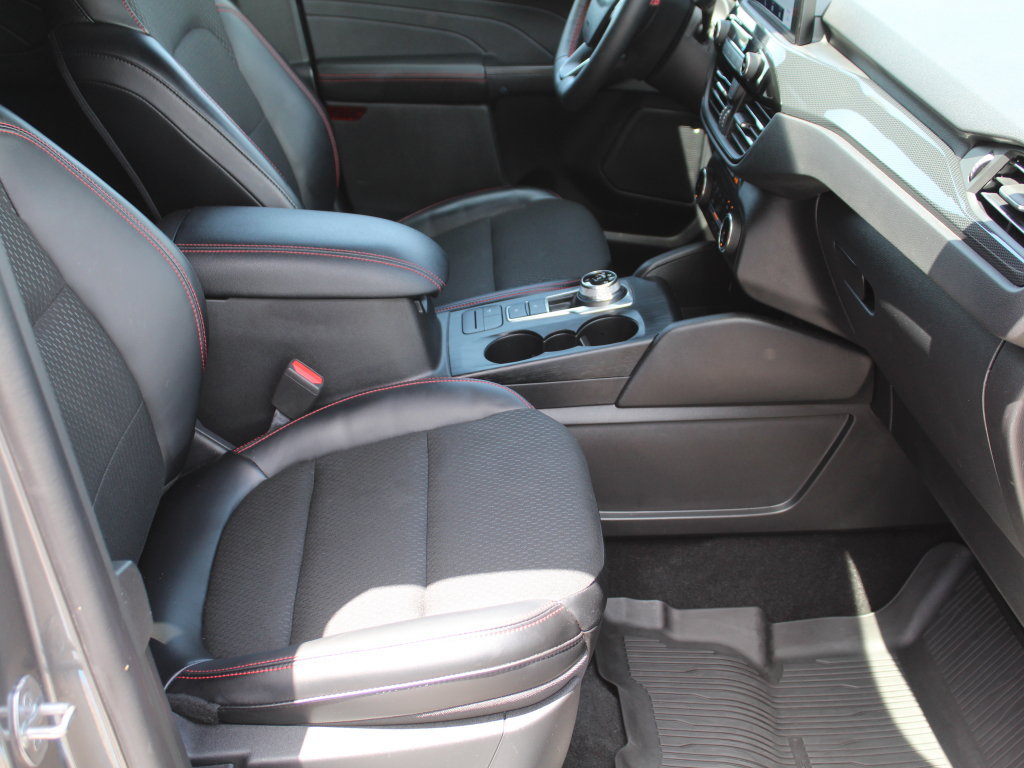 Used 2025 Ford Escape ST-Line Select AWD/4WD image 13