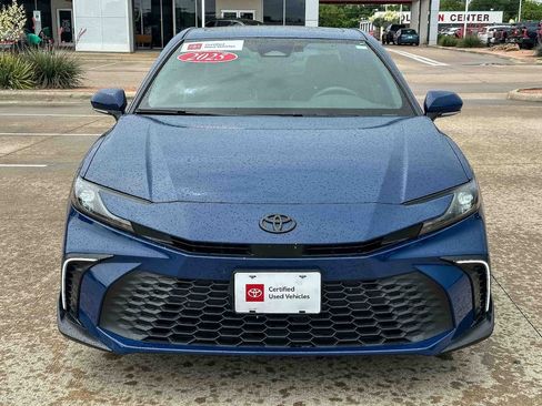 Used 2025 Toyota Camry SE w/ Convenience Package image 8