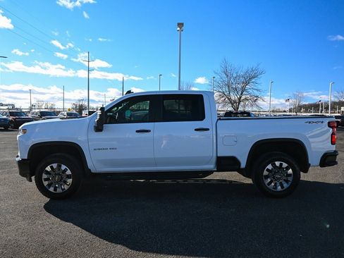 Used 2022 Chevrolet Silverado 2500 Custom w/ Custom Value Package image 8