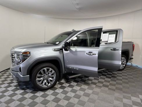 Used 2024 GMC Sierra 1500 Denali w/ Denali Reserve Package AWD/4WD image 3
