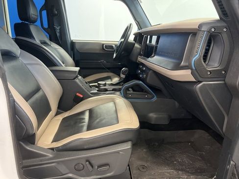 Used 2024 Ford Bronco Wildtrak image 9